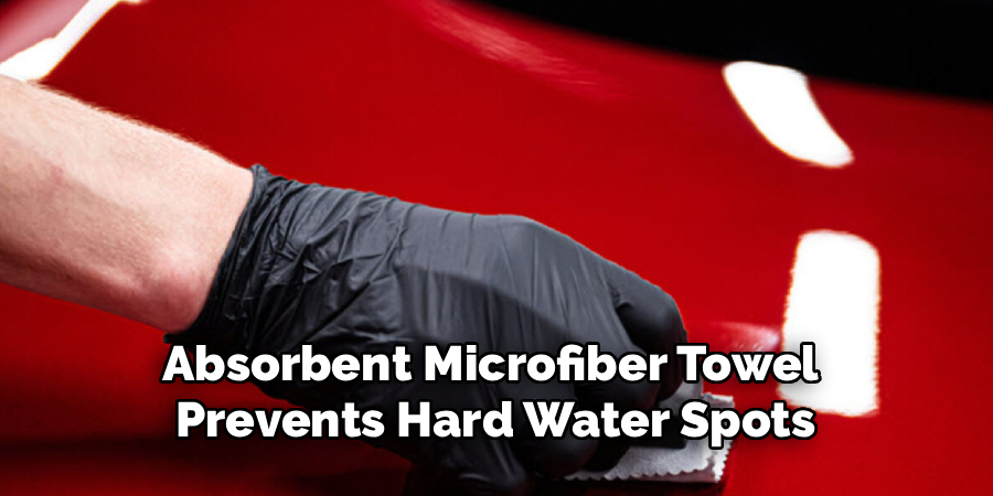 Absorbent Microfiber Towel
Prevents Hard Water Spots