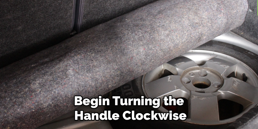 Begin Turning the
Handle Clockwise