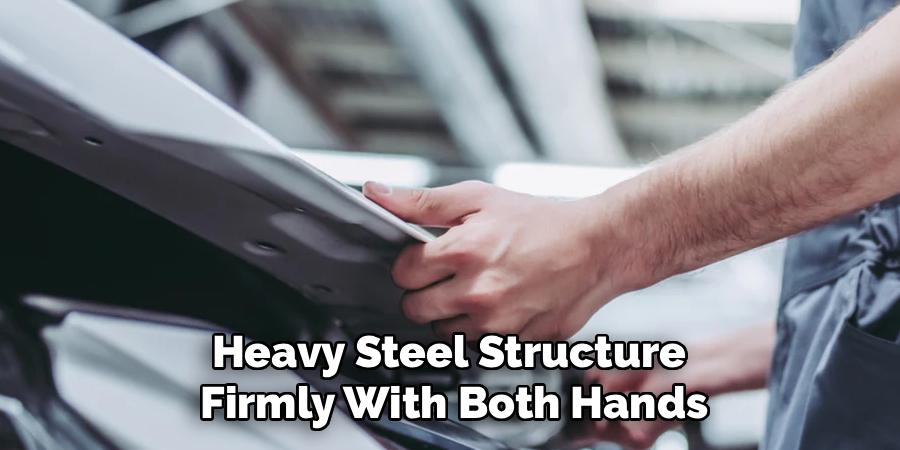 Heavy Steel Structure 
Firmly With Both Hands