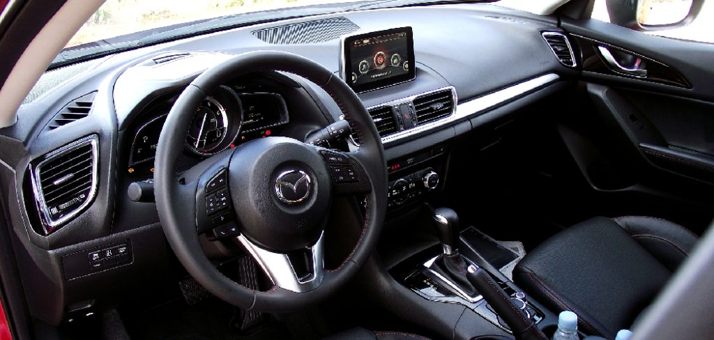 How to Change the Clock on a Mazda 3