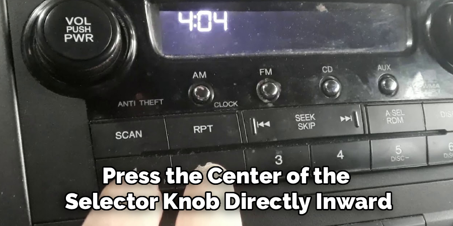 Press the Center of the 
Selector Knob Directly Inward