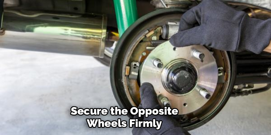 Secure the Opposite
Wheels Firmly