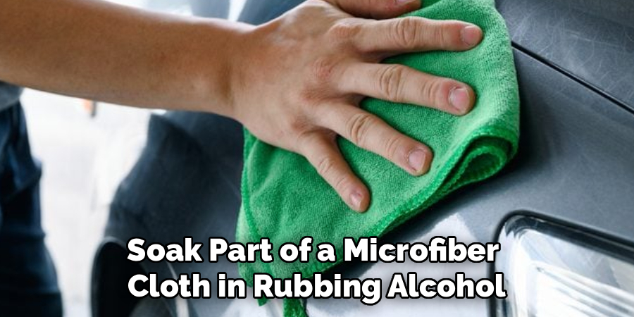 Soak Part of a Microfiber
Cloth in Rubbing Alcohol